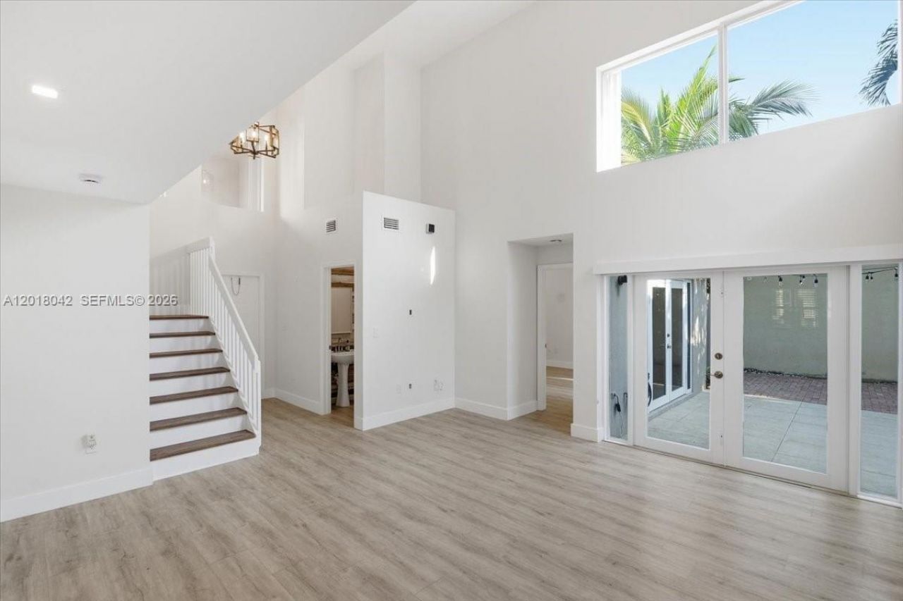 1135 Oysterwood St , Hollywood, FL 33019 Photo