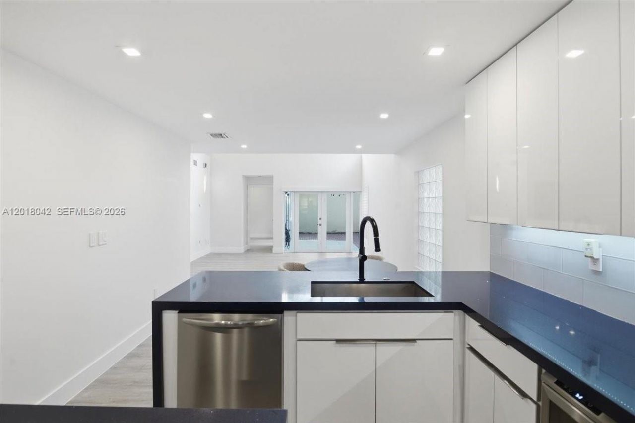 1135 Oysterwood St , Hollywood, FL 33019 Photo