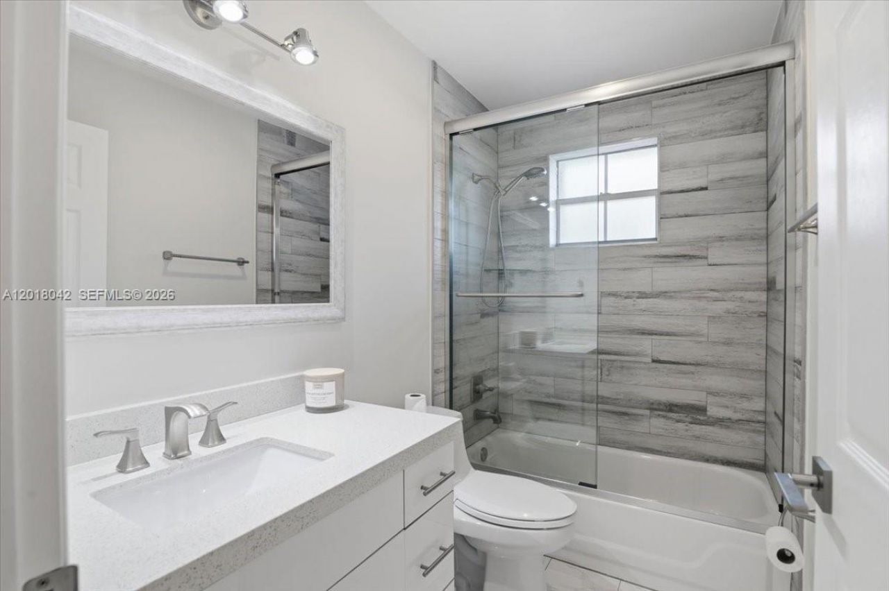 1135 Oysterwood St , Hollywood, FL 33019 Photo