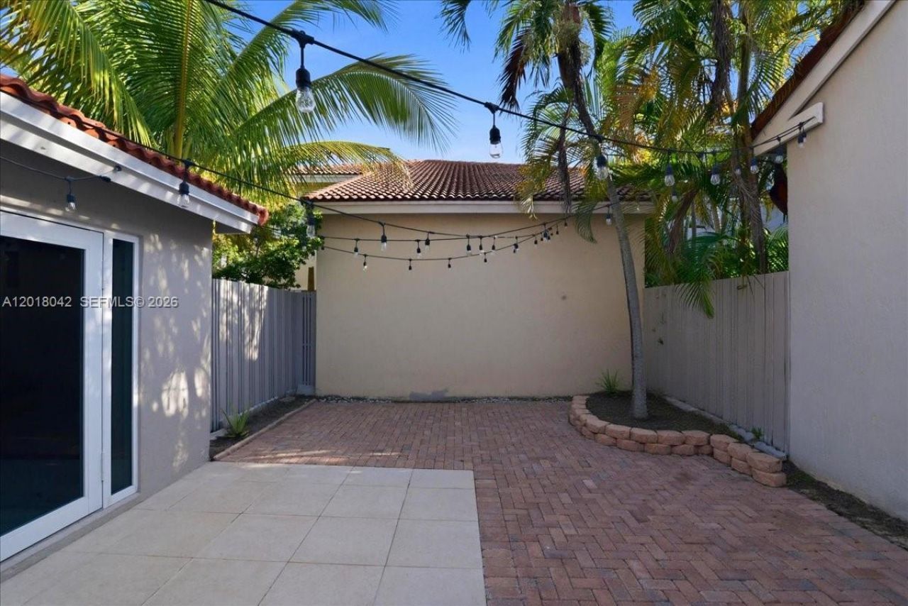 1135 Oysterwood St , Hollywood, FL 33019 Photo
