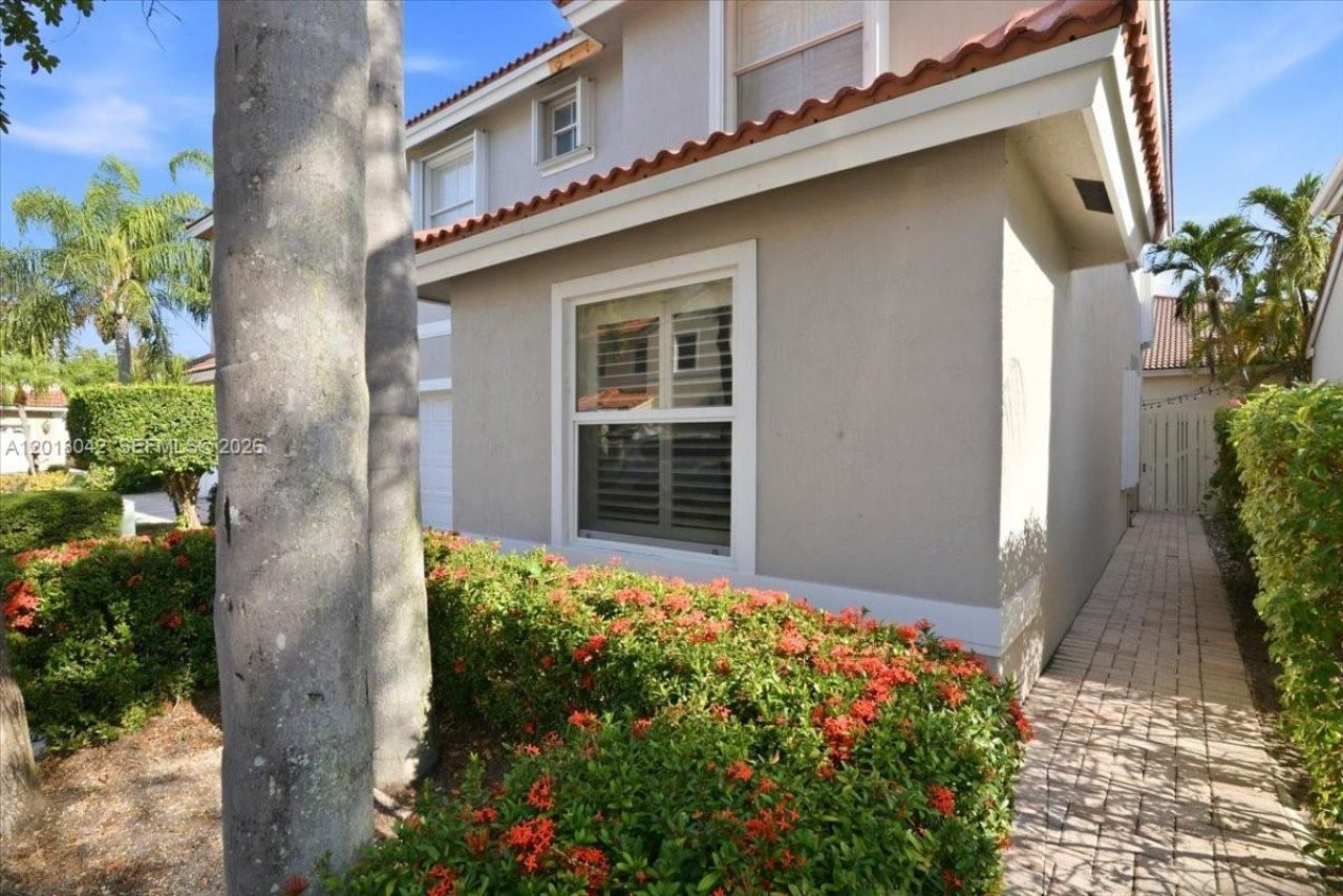 1135 Oysterwood St , Hollywood, FL 33019 Photo