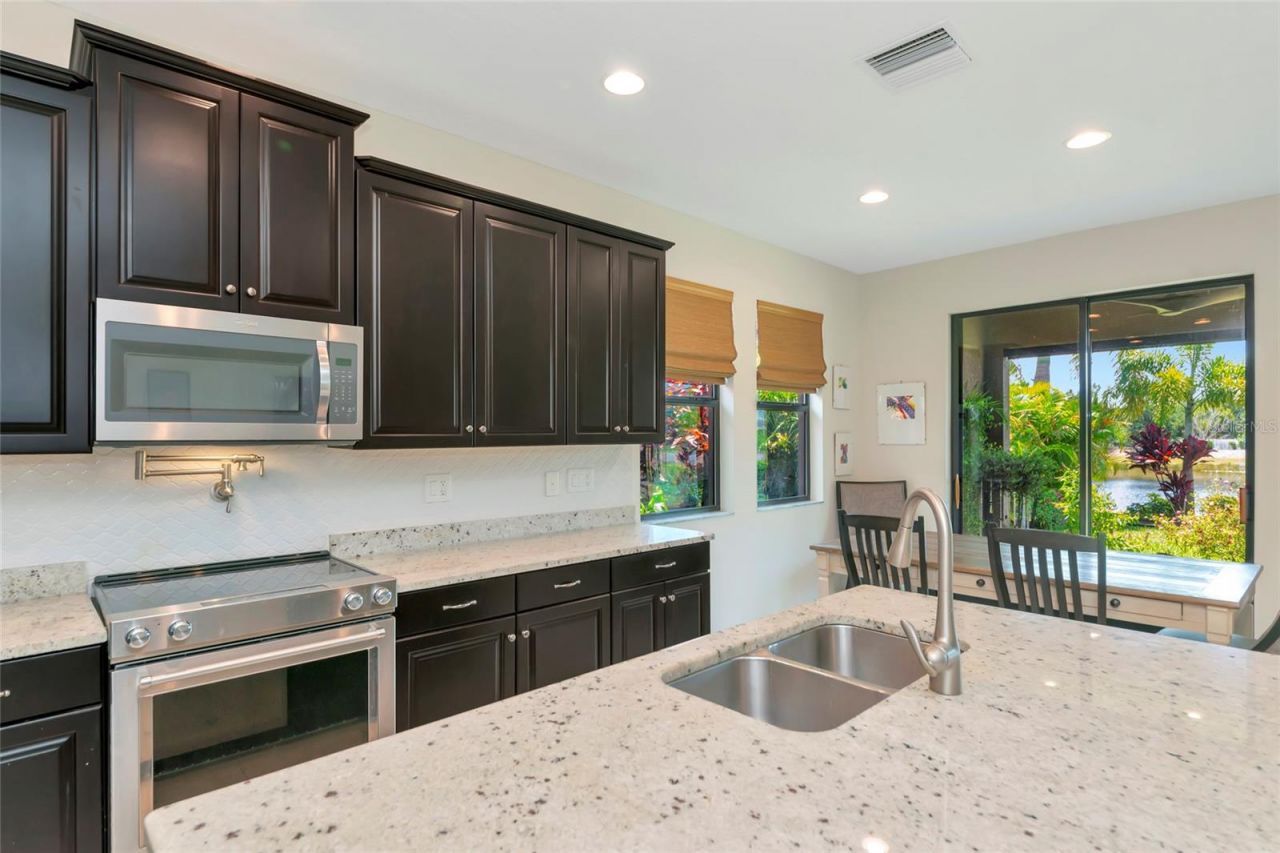 5587 Foxtail Palm Lane, Sarasota, FL 34233 Photo