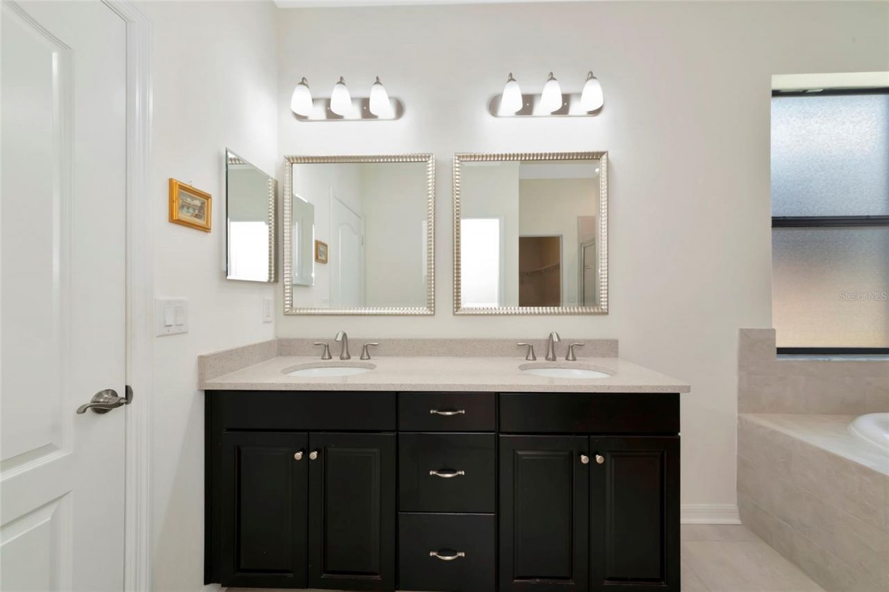 5587 Foxtail Palm Lane, Sarasota, FL 34233 Photo