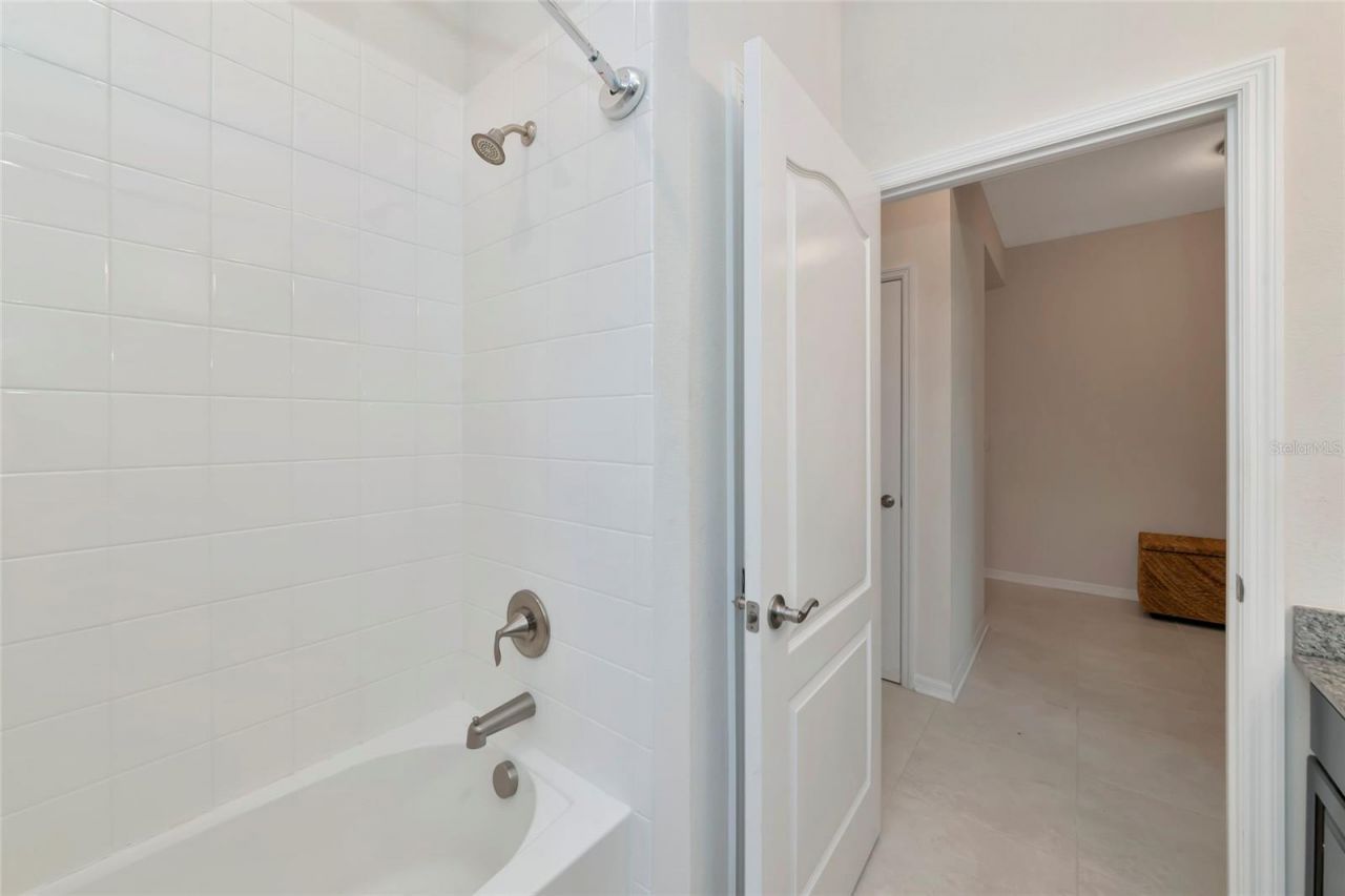 5587 Foxtail Palm Lane, Sarasota, FL 34233 Photo
