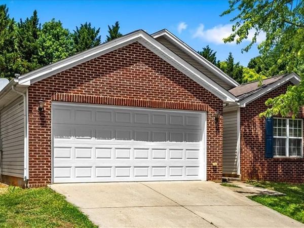 3614 Thornaby Circle , Winston-Salem, NC 27107