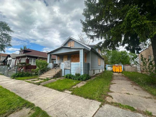 11941 S La Salle Street , Chicago, IL 60628