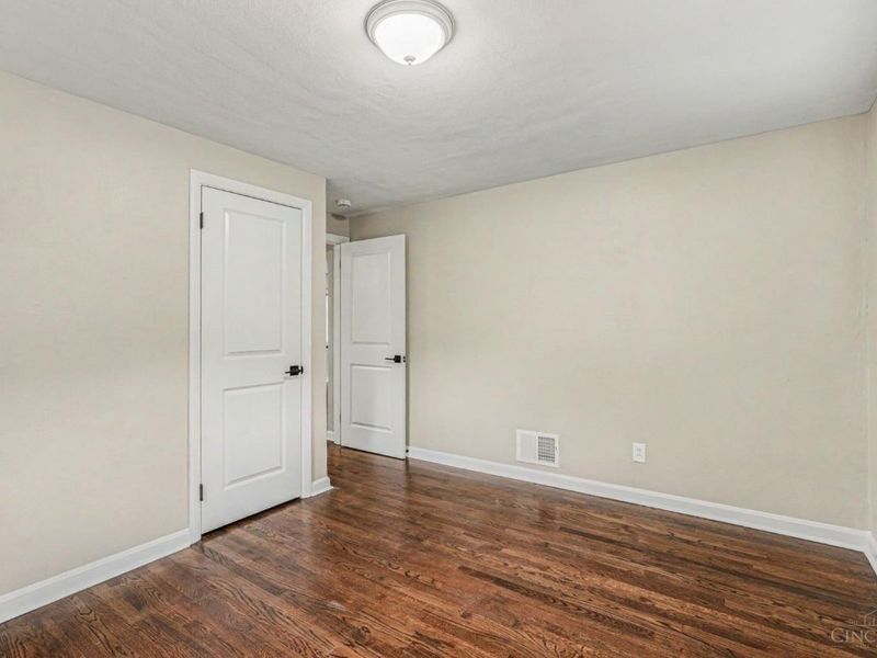 5931 N Glen Road, Green Township, OH 45248 Photo 10