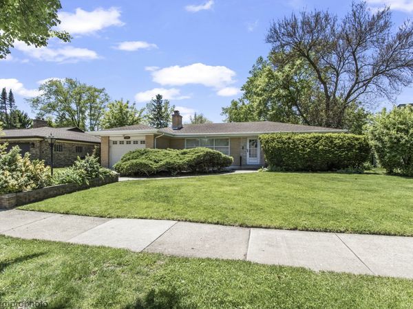 109 W Berkshire Lane , Mount Prospect, IL 60056