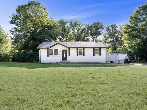 412 Hilltop Dr , Clarksville, TN 37040