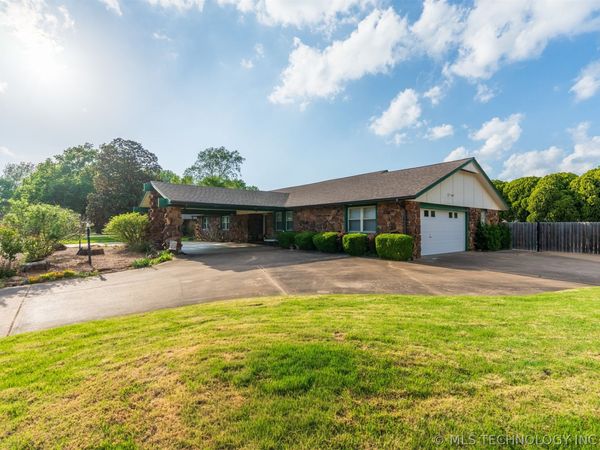 104 W Timberlane Court, Broken Arrow, OK 74011