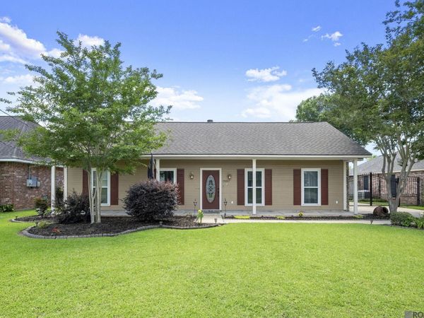 18567 White Oak Dr, Prairieville, LA 70769