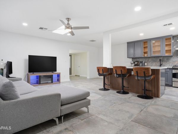 4628 E HOLLY Street, Phoenix, AZ 85008