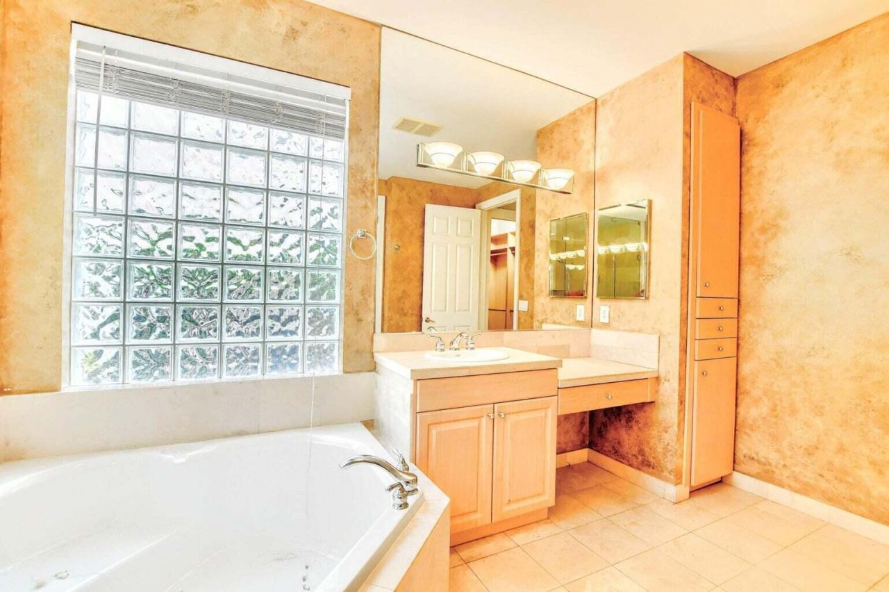 19474 Saturnia Lakes Drive, Boca Raton, FL 33498 Photo
