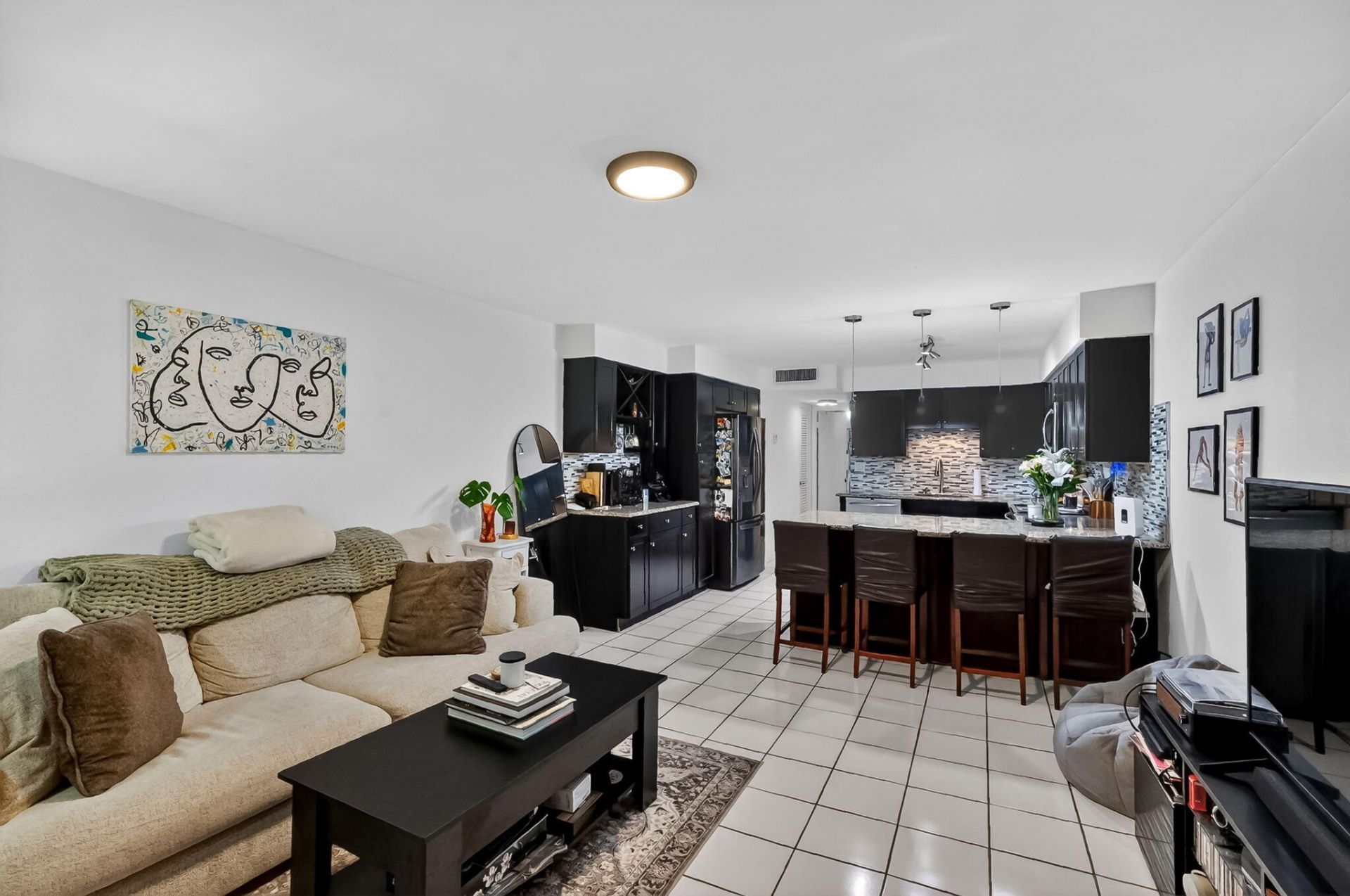 4011 N Meridian Avenue, Unit 32, Miami Beach, FL 33140 Photo