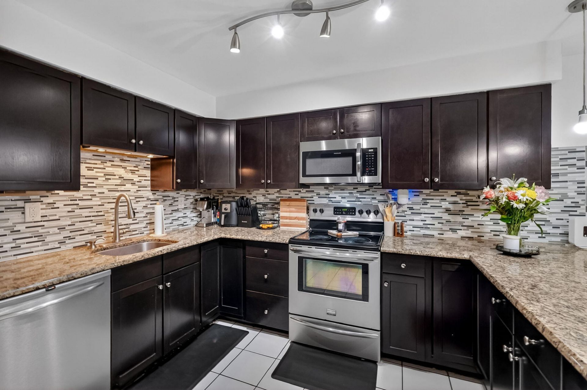 4011 N Meridian Avenue, Unit 32, Miami Beach, FL 33140 Photo