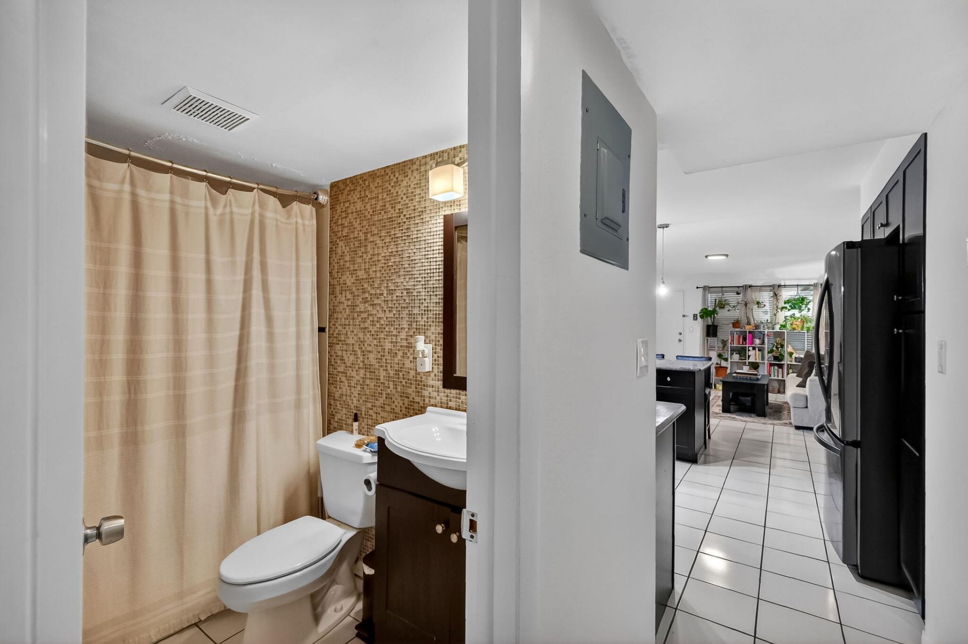 4011 N Meridian Avenue, Unit 32, Miami Beach, FL 33140 Photo
