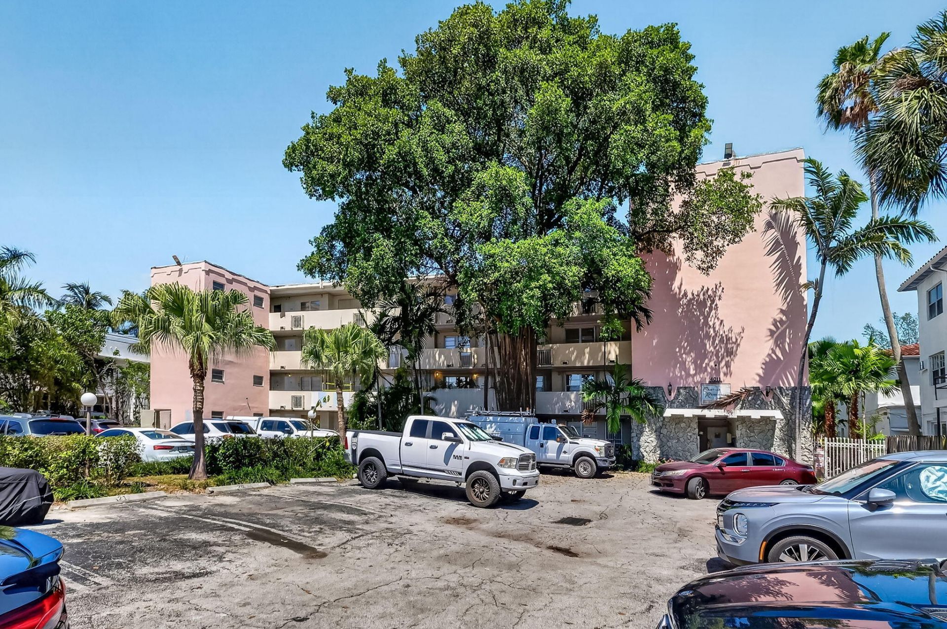 4011 N Meridian Avenue, Unit 32, Miami Beach, FL 33140 Photo