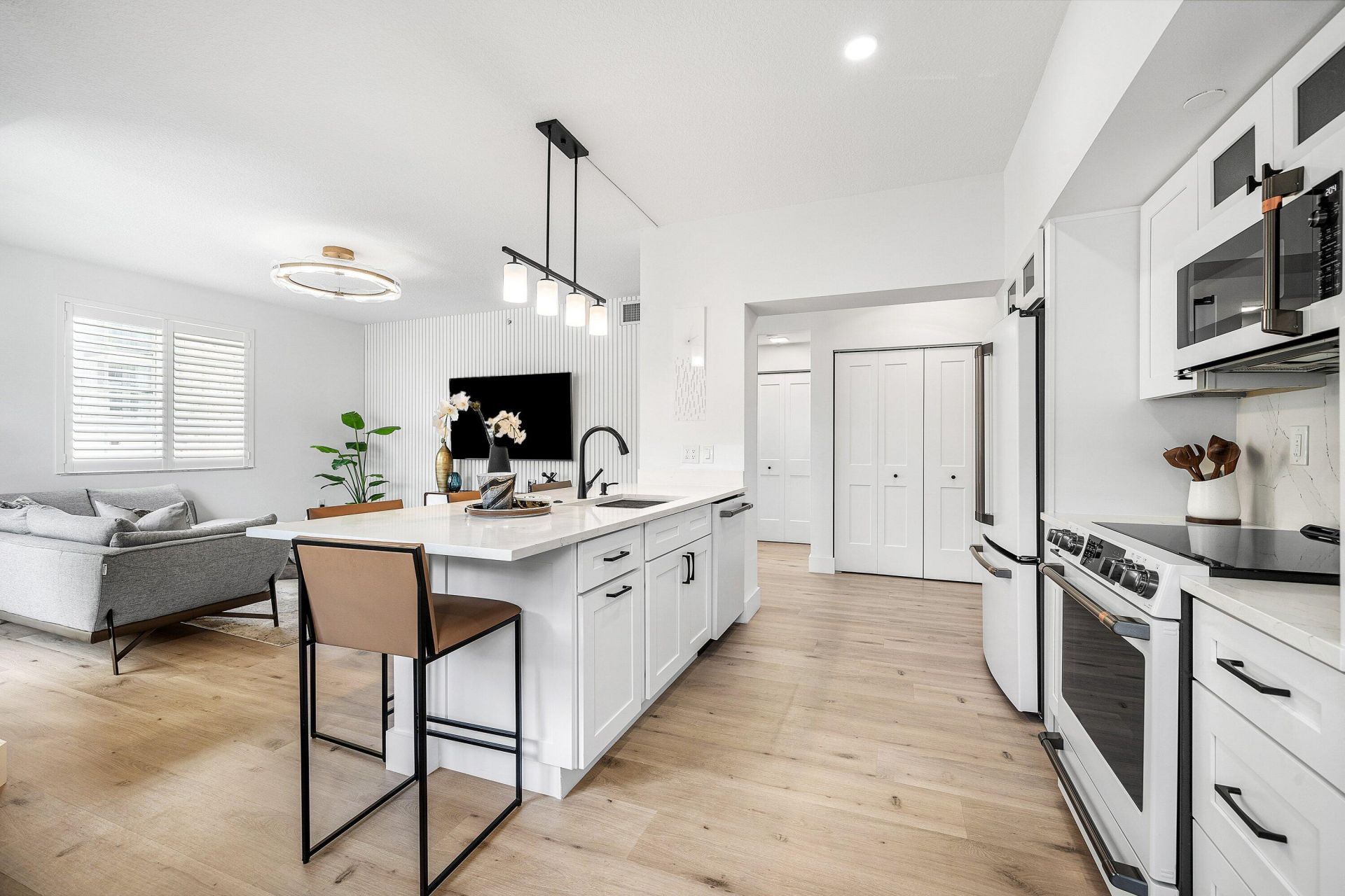 250 NE 3rd Avenue, Unit 1209, Delray Beach, FL 33444 Photo