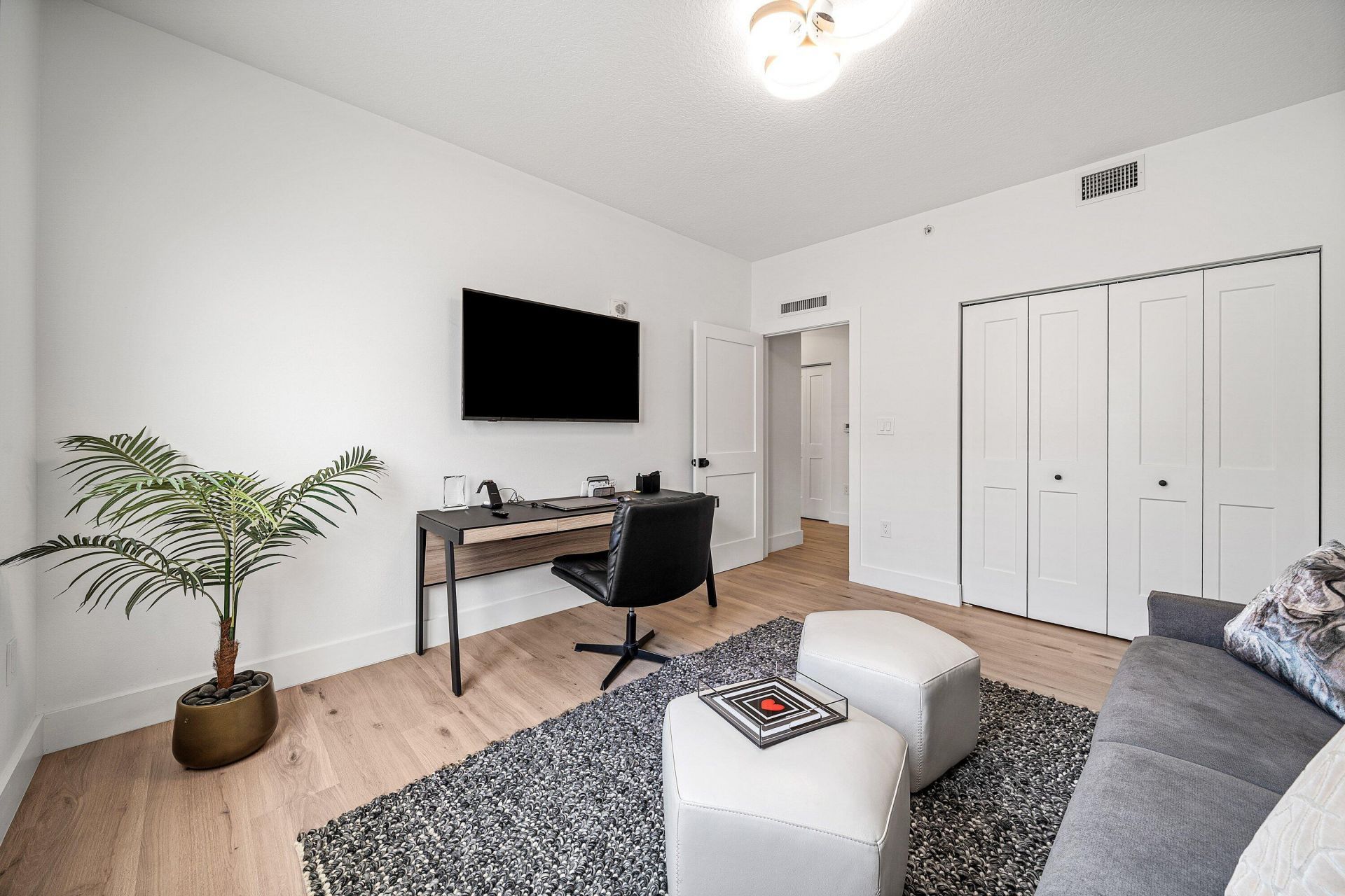 250 NE 3rd Avenue, Unit 1209, Delray Beach, FL 33444 Photo