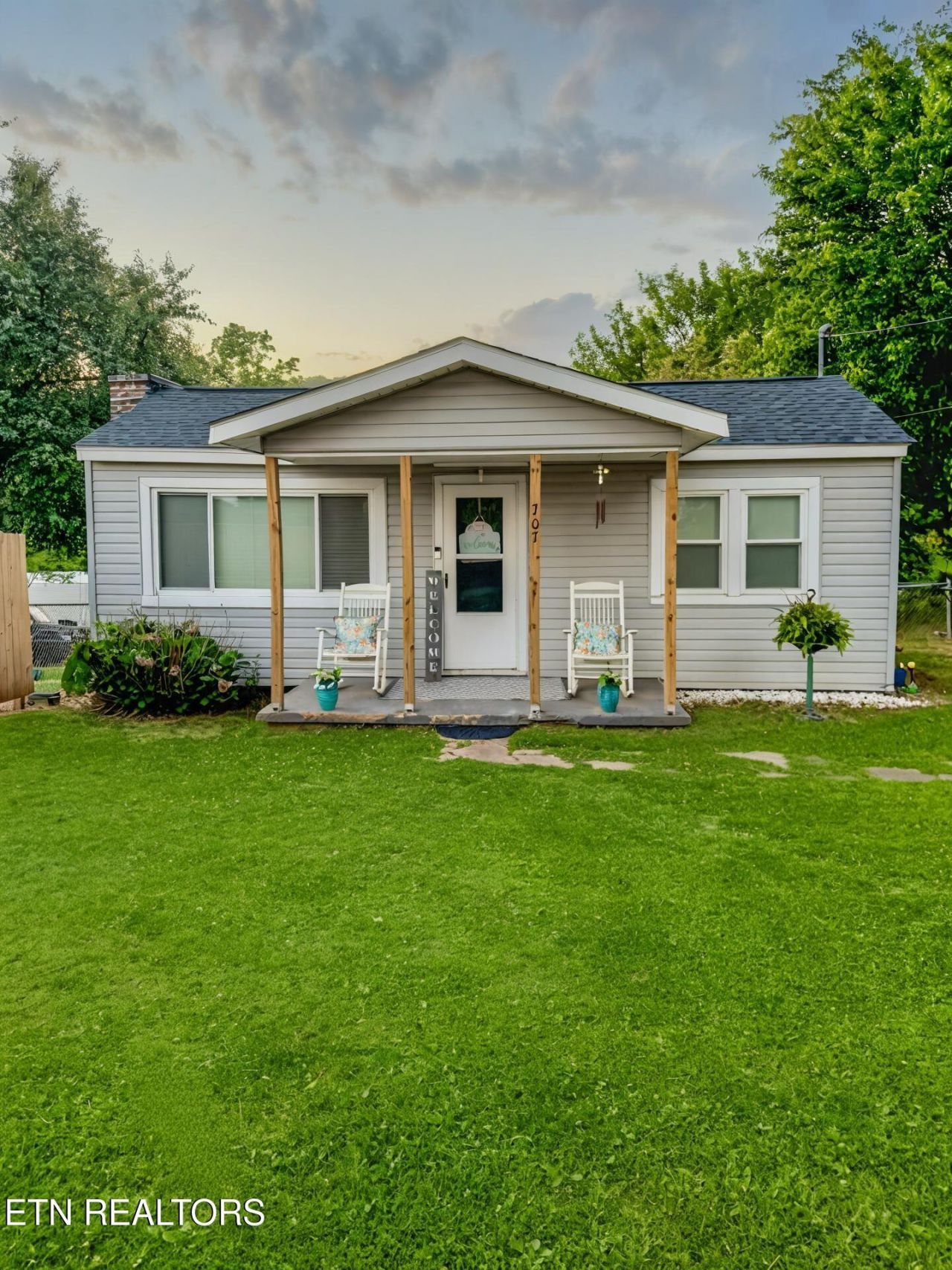 707 Vine Ave, Rockwood, TN 37854 Main Photo