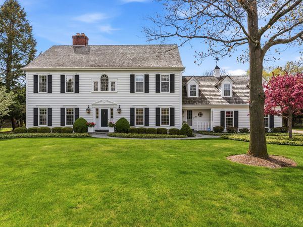 10539 N Haddonstone Pl, Mequon, WI 53092