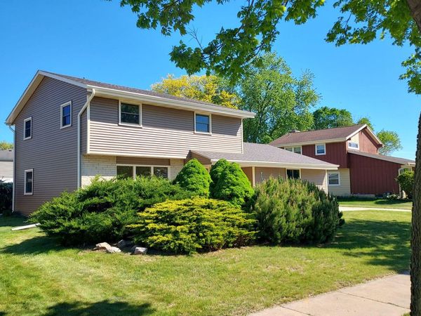 8030 S Waring Dr, Oak Creek, WI 53154