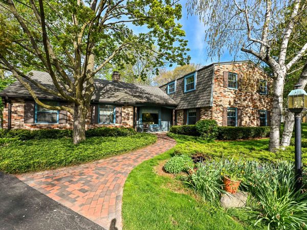 805 Lone Tree Rd, Elm Grove, WI 53122