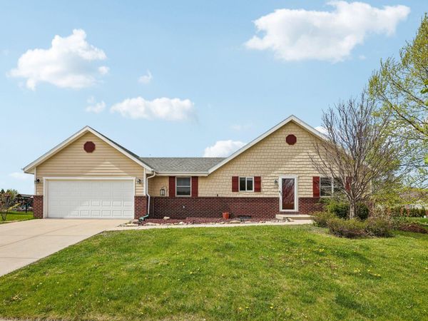 1112 Durango Dr, Hartford, WI 53027