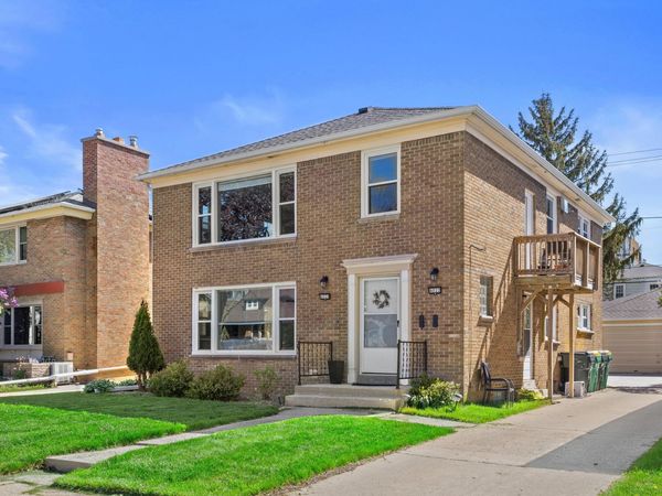 4022 N Newhall St, Unit 4024, Shorewood, WI 53211