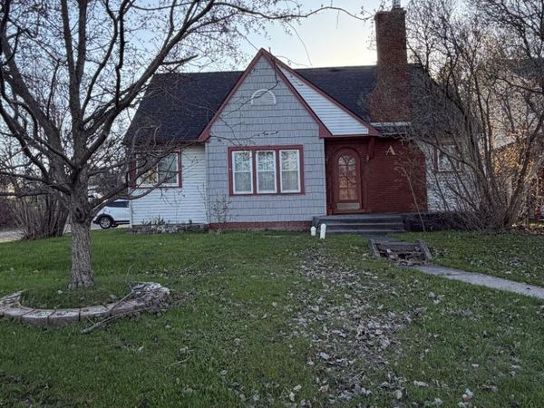 1310 Ashmun ST, Sault Ste Marie, MI 49783