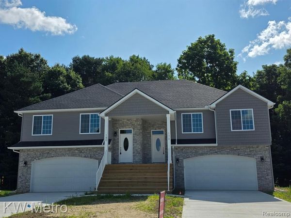 185 Whispering Pines Drive, Fenton, MI 48430