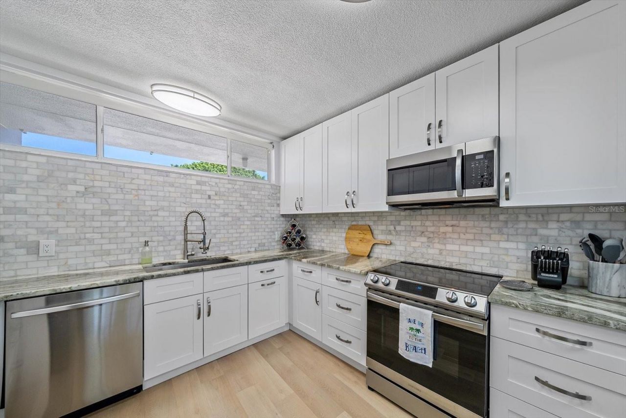 100 Sands Point Road, Unit 225, Longboat Key, FL 34228 Photo