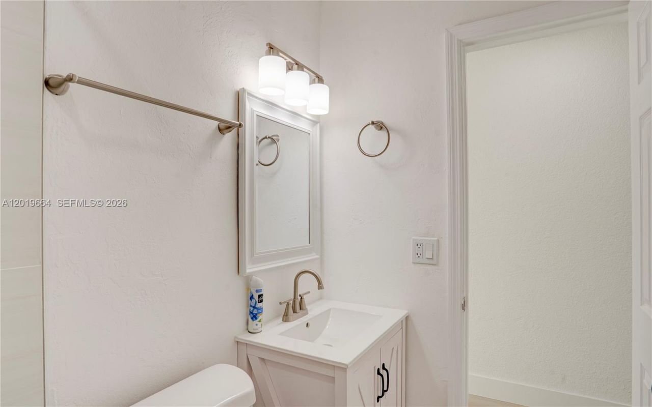 1031 NW 23rd Way , Fort Lauderdale, FL 33311 Photo