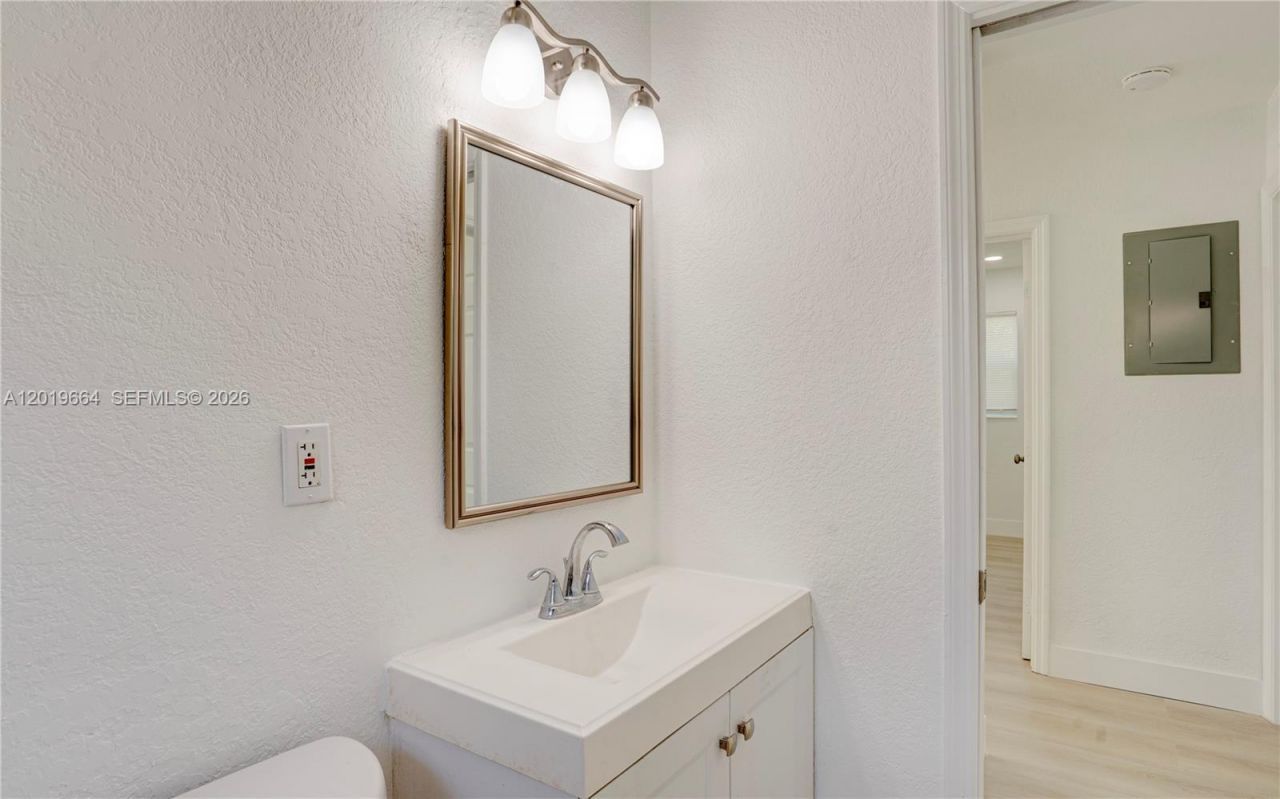 1031 NW 23rd Way , Fort Lauderdale, FL 33311 Photo