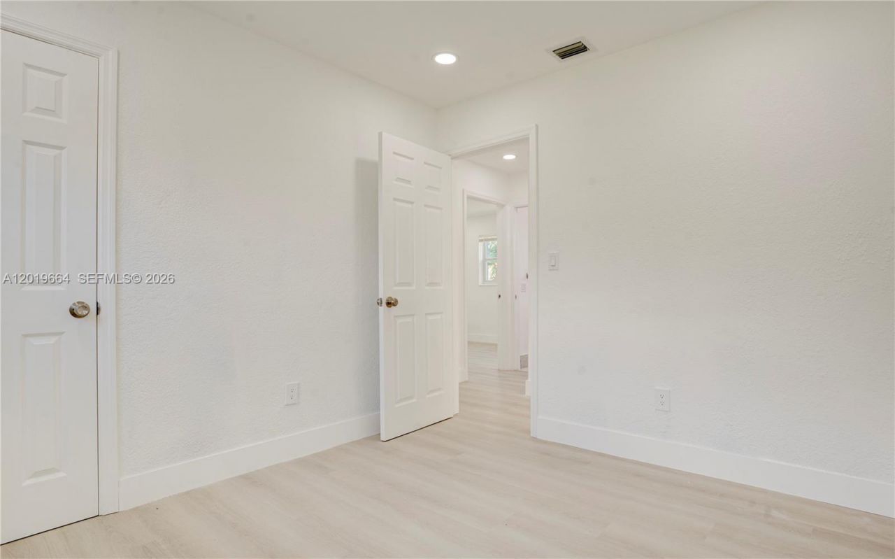 1031 NW 23rd Way , Fort Lauderdale, FL 33311 Photo