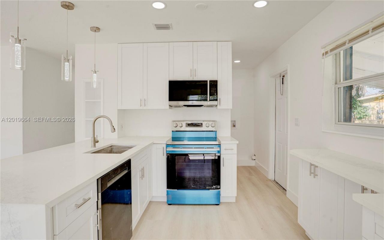 1031 NW 23rd Way , Fort Lauderdale, FL 33311 Photo