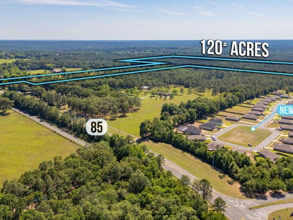 6722 N Highway 85, Laurel Hill, FL 32567