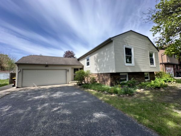863 Pleasant Street , Woodstock, IL 60098