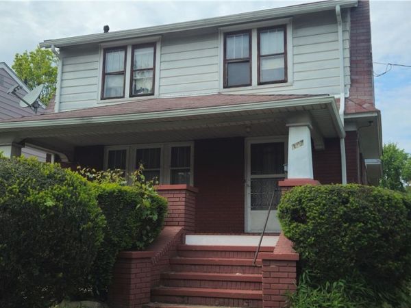 387 E York Street , Akron, OH 44310