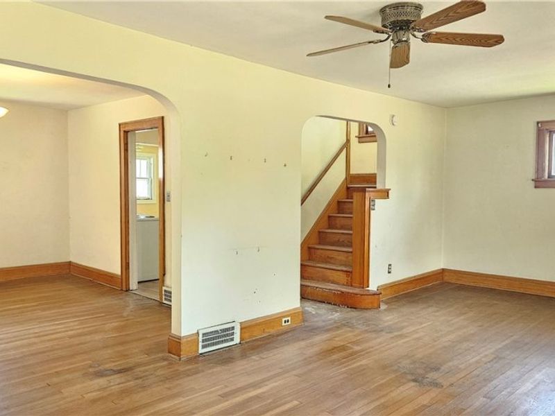 387 E York Street, Akron, OH 44310 Photo 10