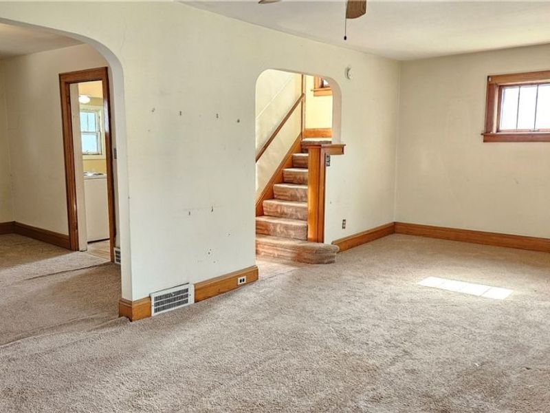 387 E York Street, Akron, OH 44310 Photo 10