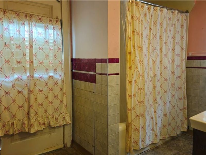 387 E York Street , Akron, OH 44310 Photo 11