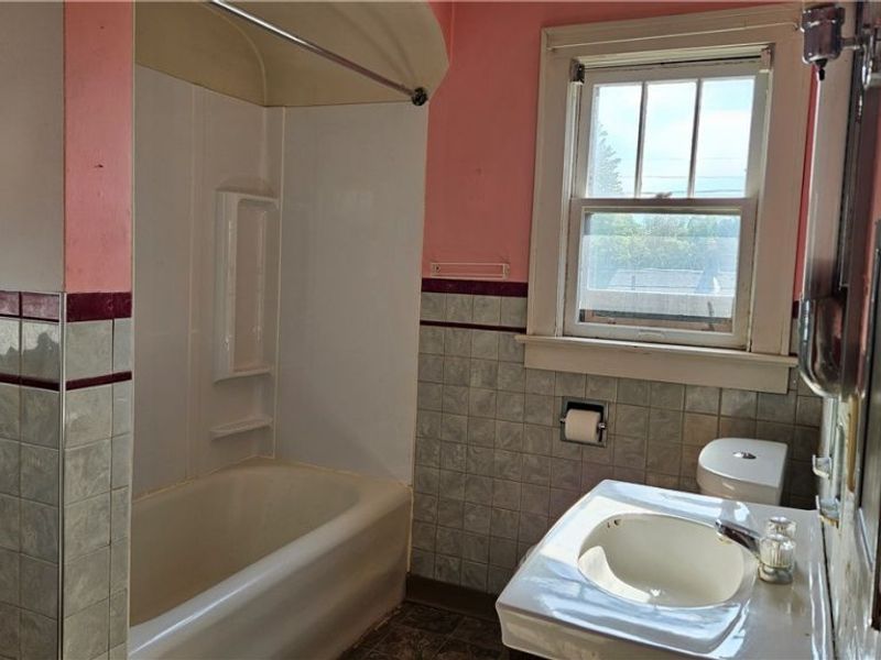 387 E York Street, Akron, OH 44310 Photo 11