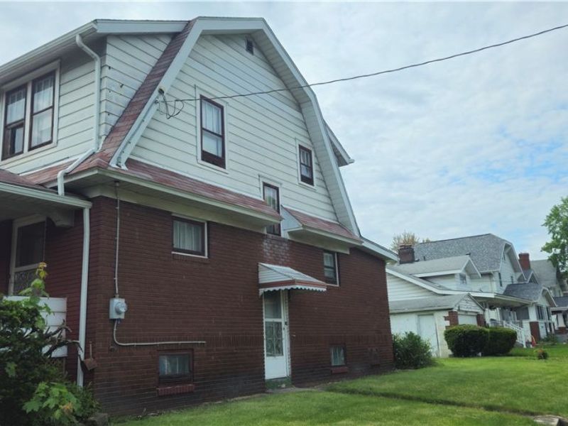 387 E York Street , Akron, OH 44310 Photo 2