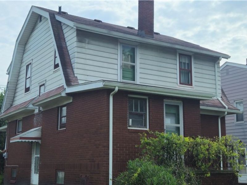 387 E York Street , Akron, OH 44310 Photo 3