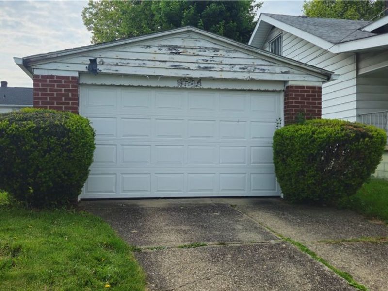 387 E York Street , Akron, OH 44310 Photo 4