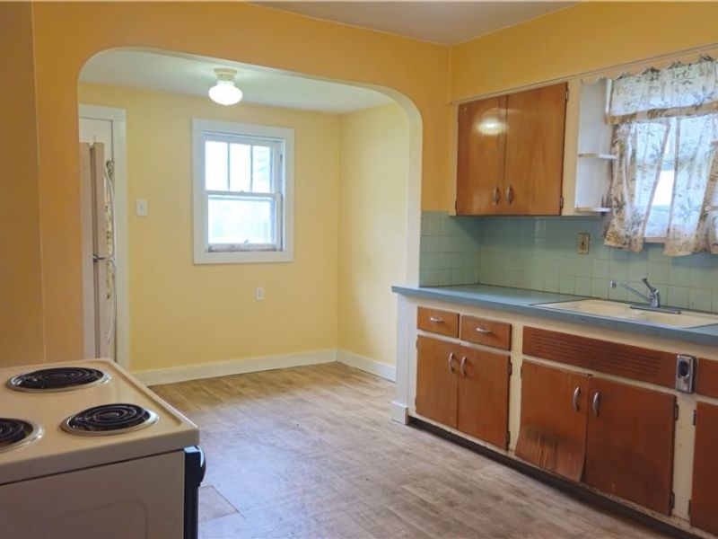 387 E York Street , Akron, OH 44310 Photo 5