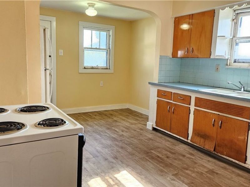 387 E York Street, Akron, OH 44310 Photo 5