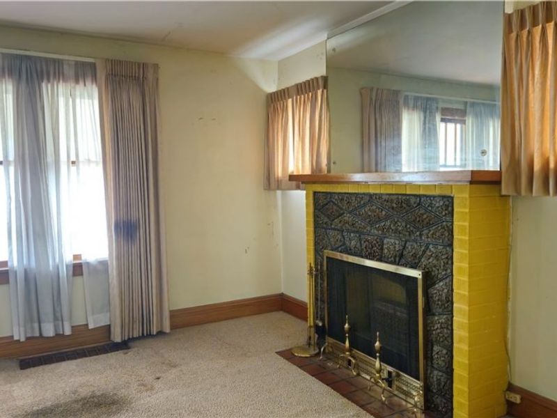 387 E York Street , Akron, OH 44310 Photo 8