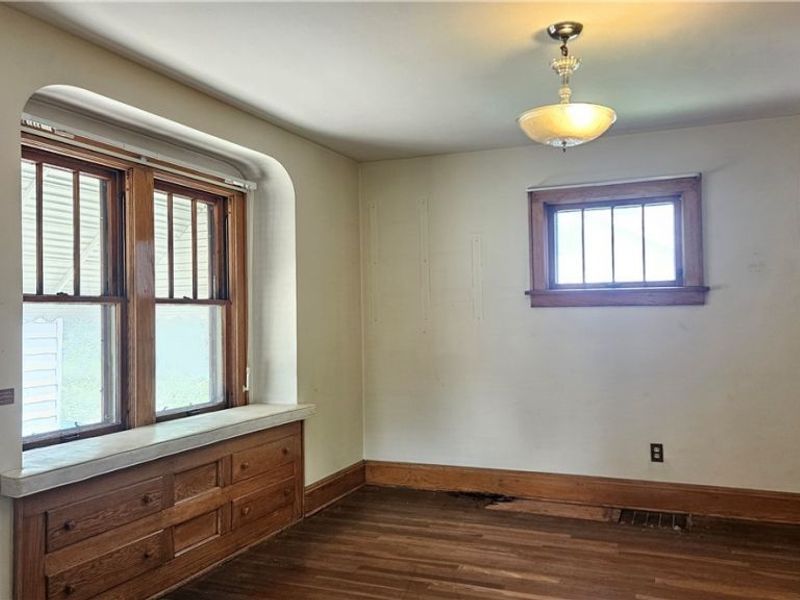 387 E York Street, Akron, OH 44310 Photo 8